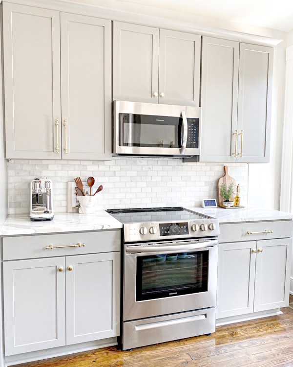 What is Better - Refacing vs Painting Kitchen Cabinet?