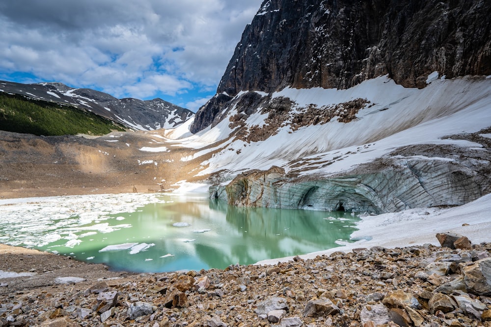 lake in the middle of mountains