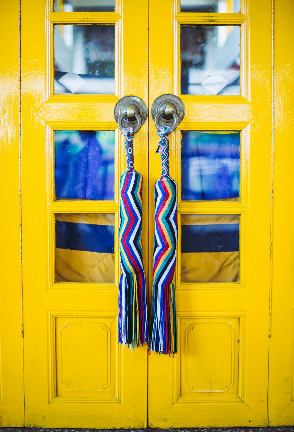 blue white and red striped necktie