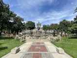 Historic monument dedicated to local heroes surrounded by lush greenery in Petrolina.