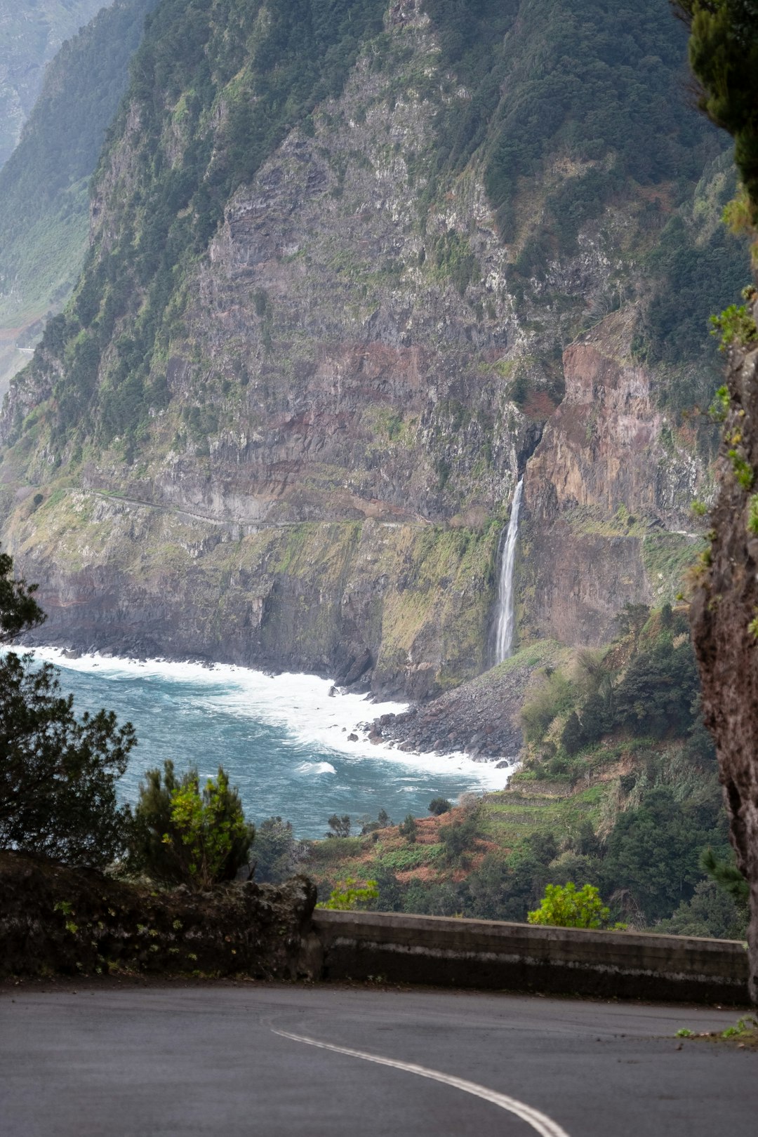 travelers stories about Waterfall in Miradouro do Véu da Noiva, Portugal