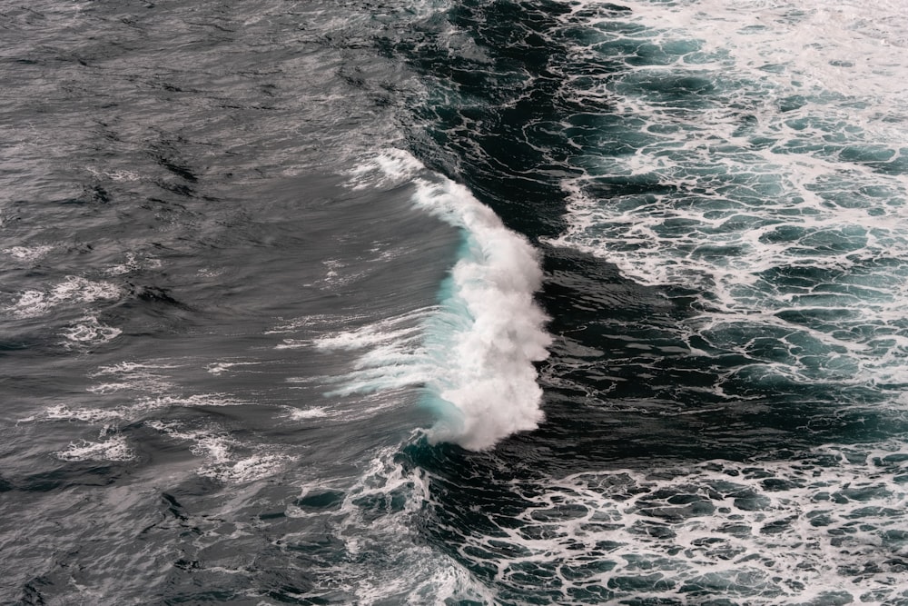 ocean waves crashing on shore during daytime