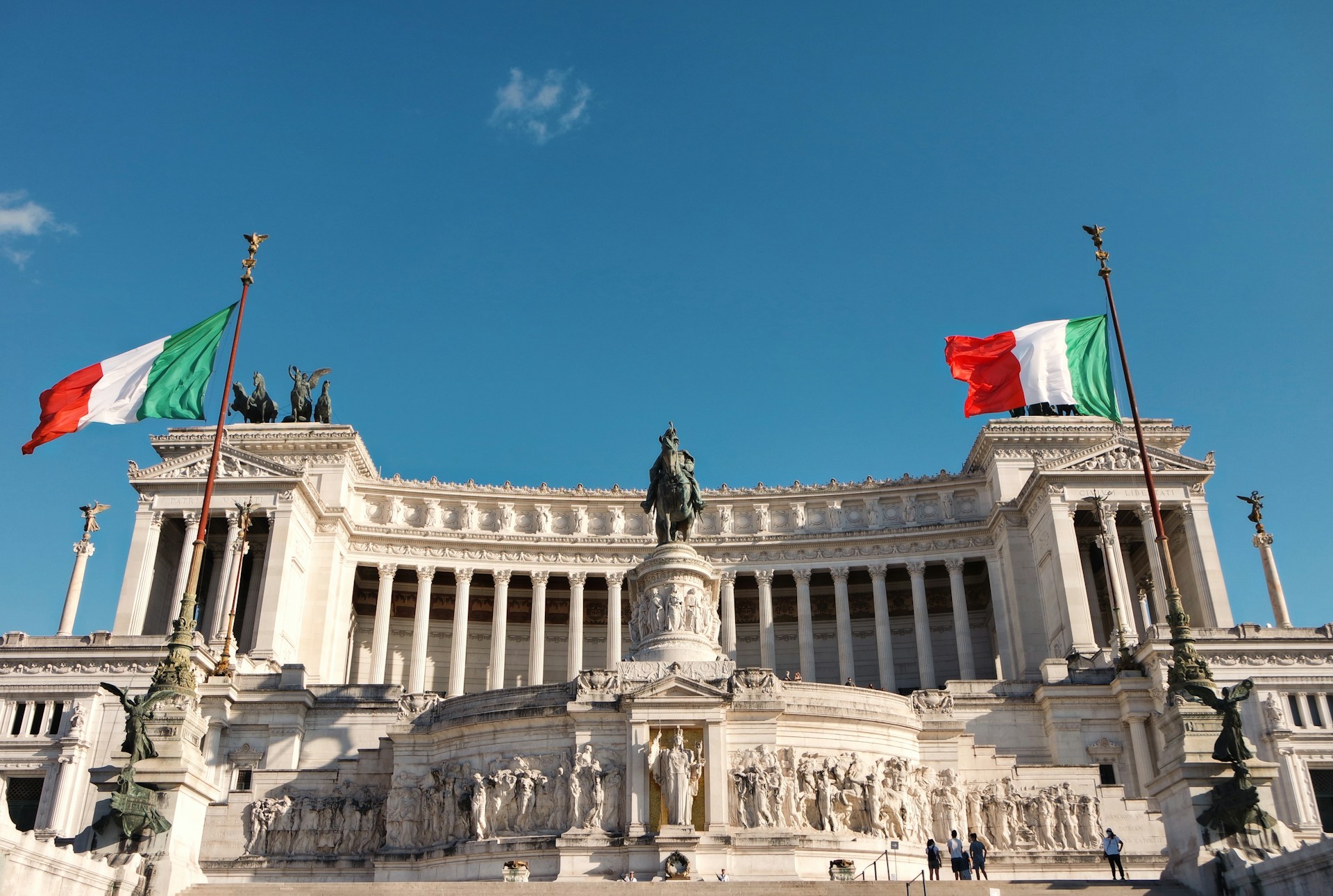Lo stato delle contraddizioni