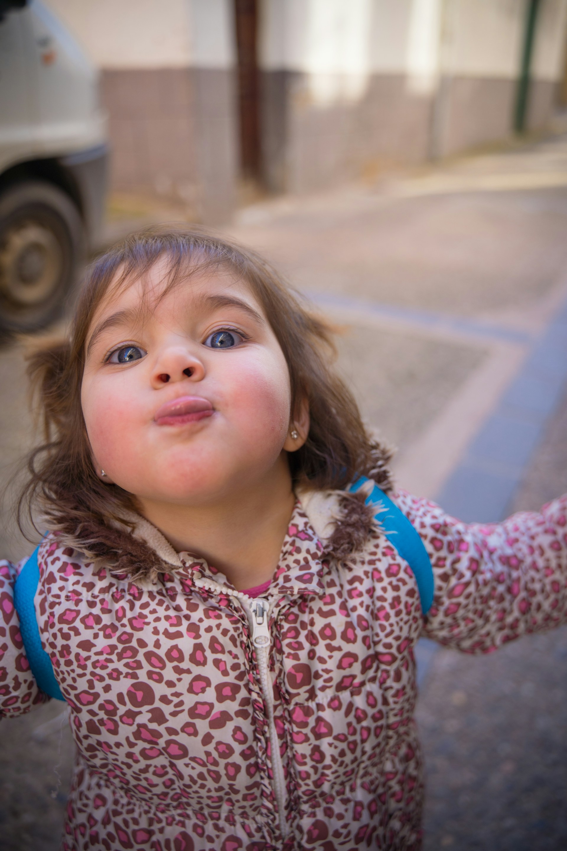 gray computer monitor