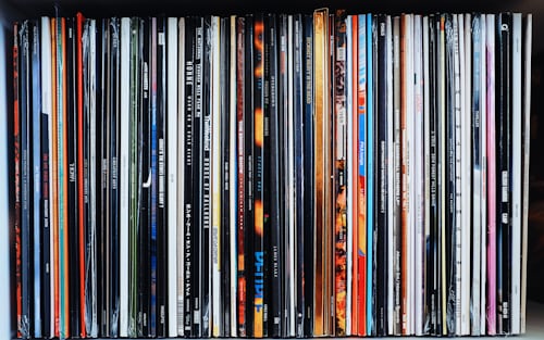 Vinyl records distributions