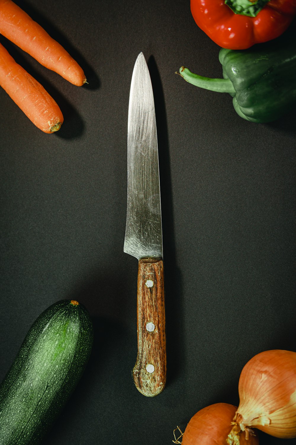 Couteau de cuisine orange et argent