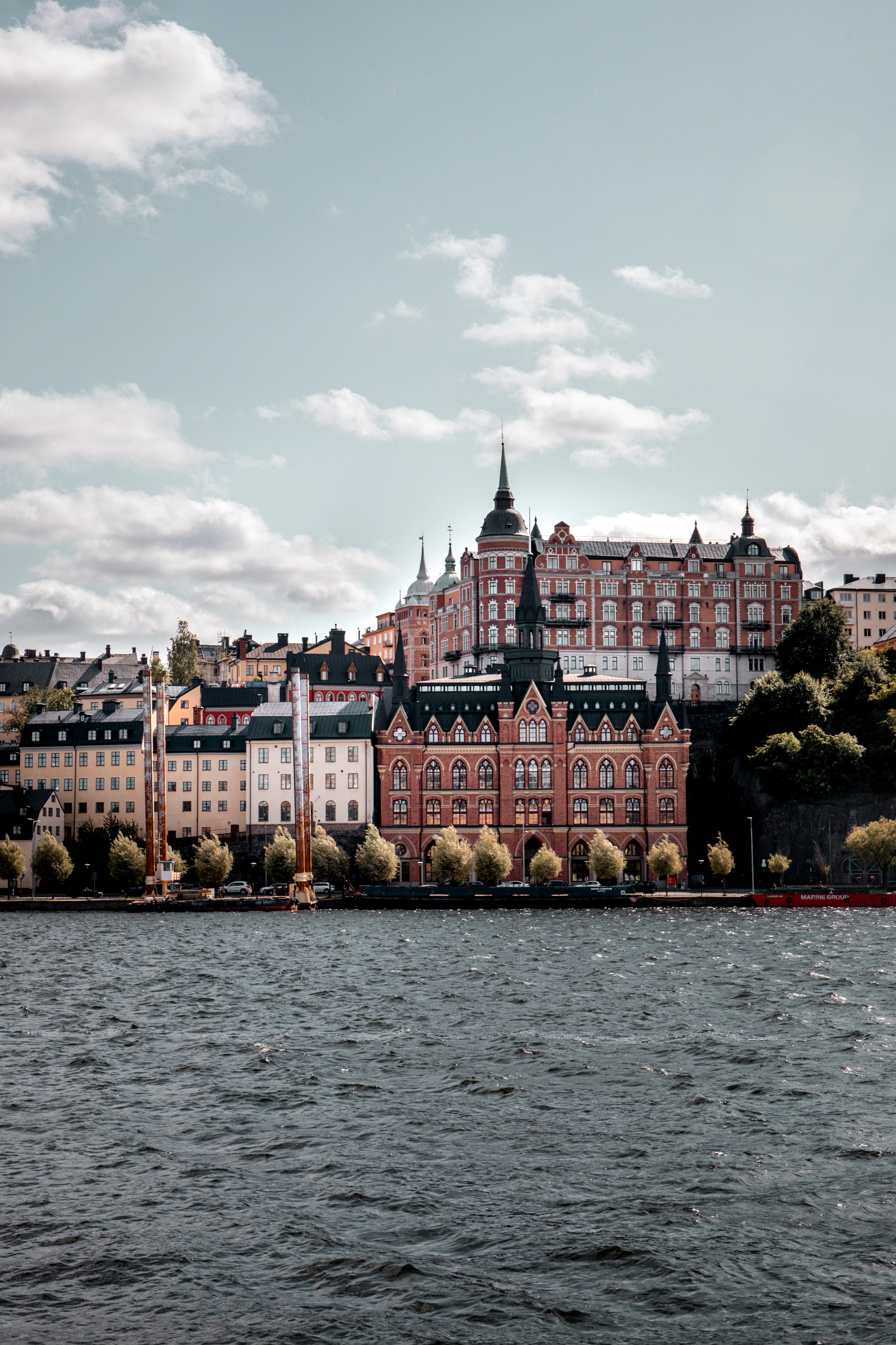 Hus vid vattnet på Södermalm i Stockholm