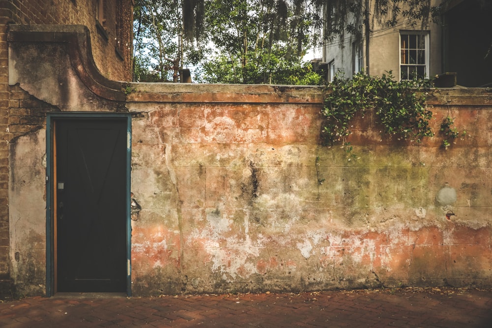 brown and white concrete wall