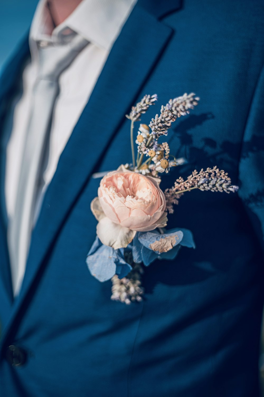 textile floral blanc et bleu