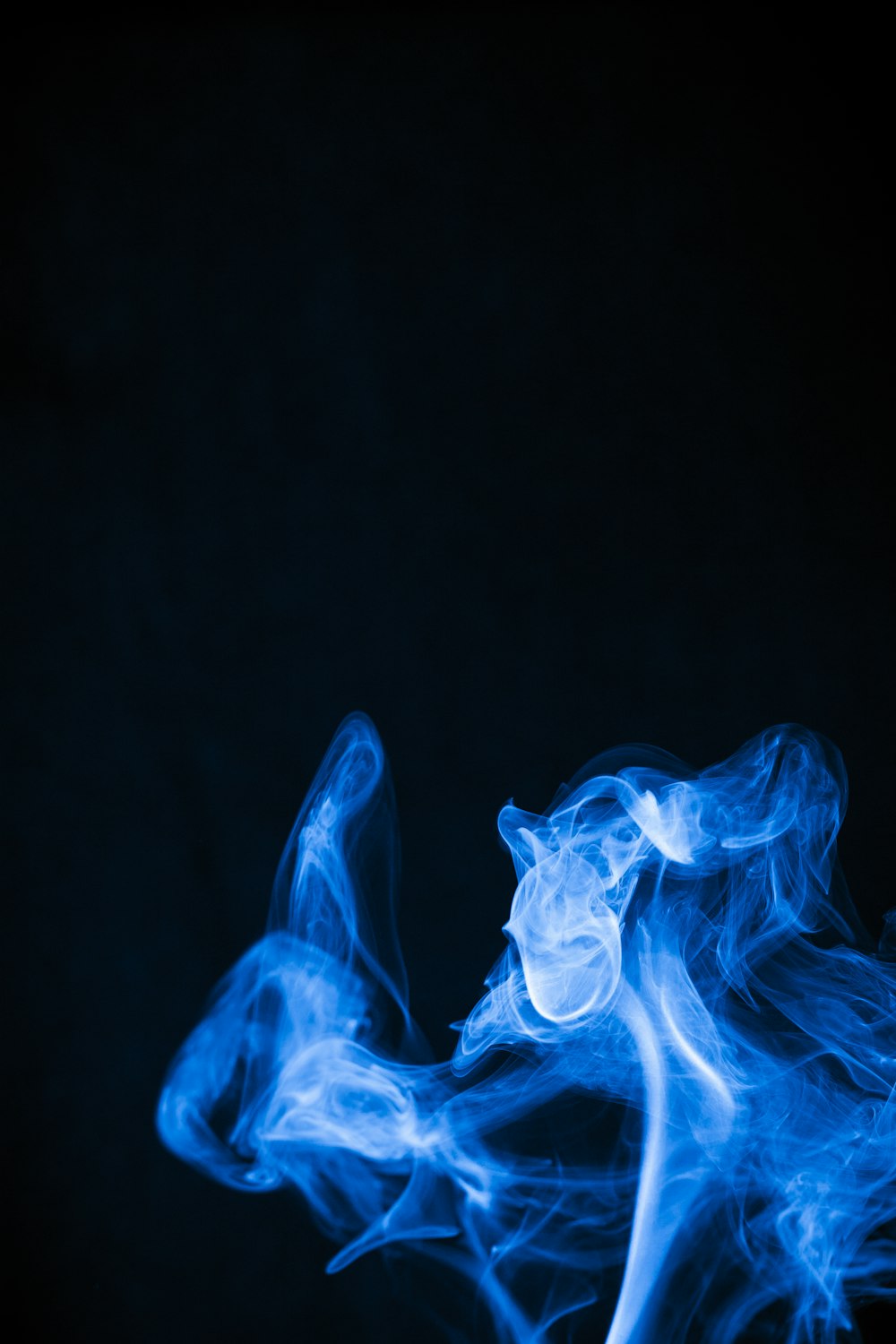 Illustration des blauen und gelben Rauchs