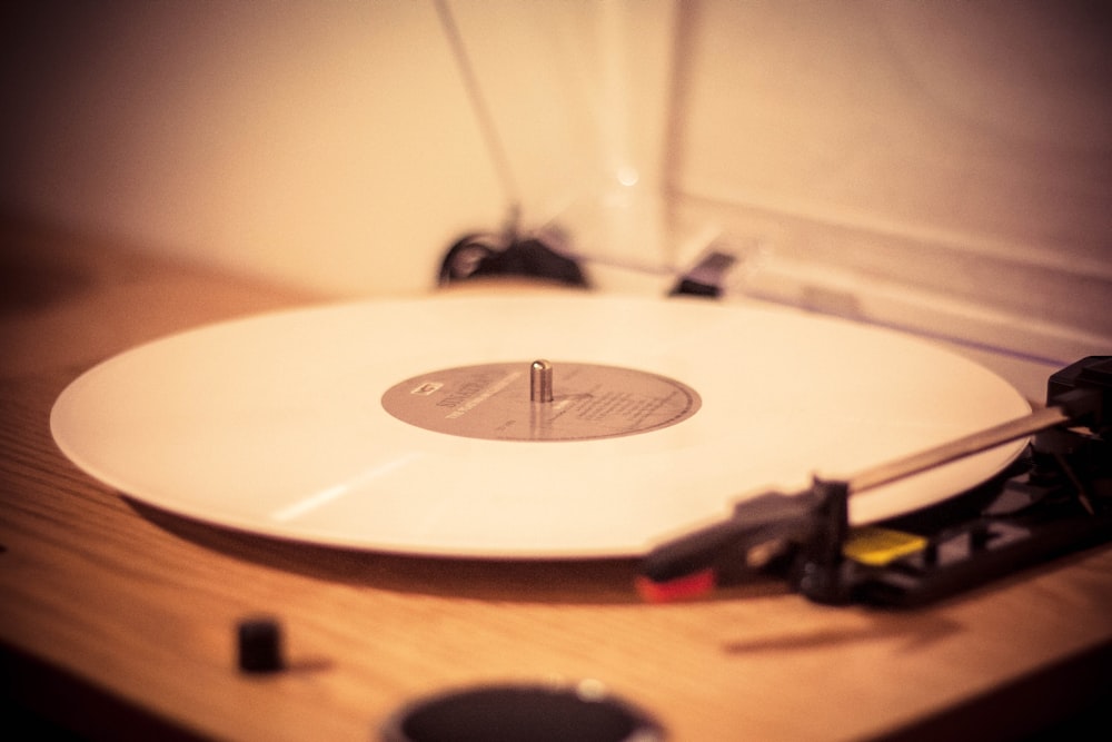 white and brown vinyl record player