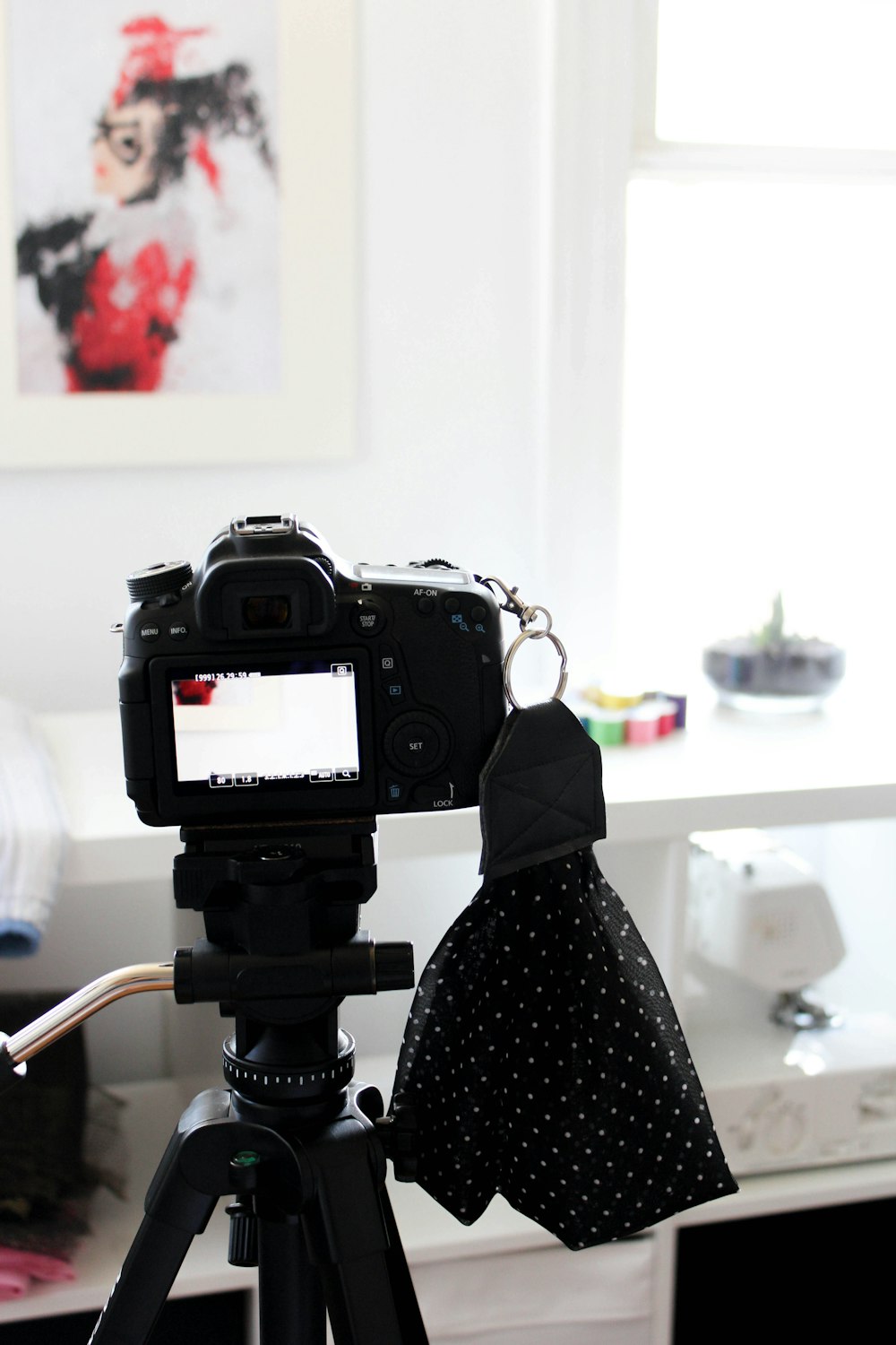 black dslr camera on black tripod