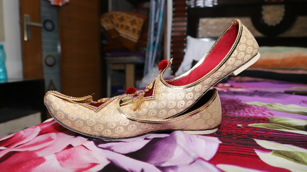 Embroidered Leather Jootis