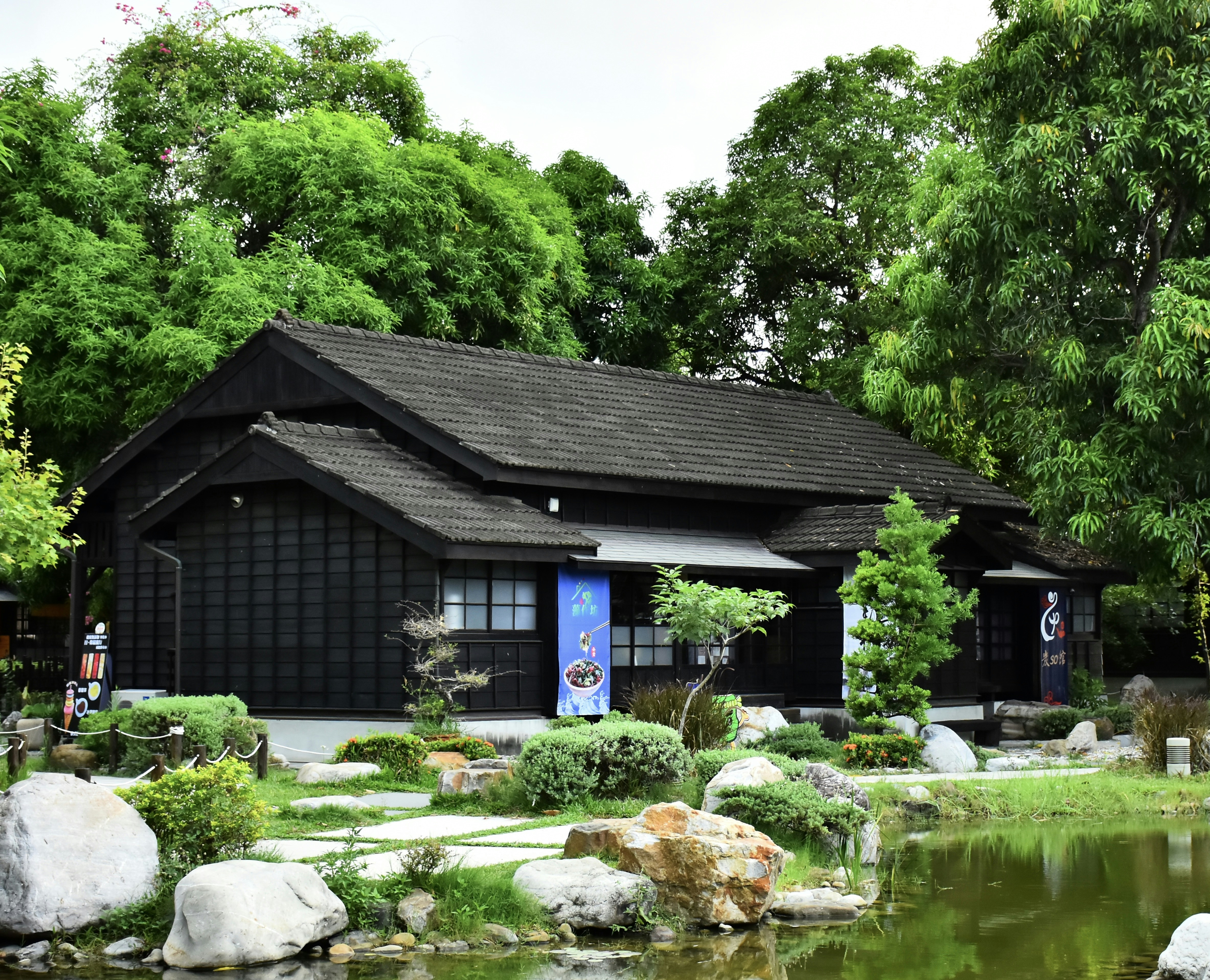Black and white wooden house near green trees during daytime photo ...