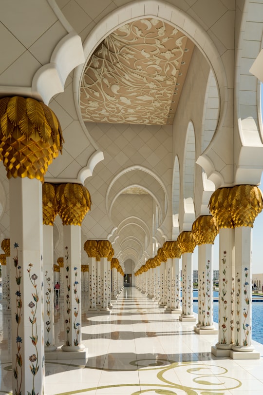 gold and white floral chandelier in Sheikh Zayed Mosque United Arab Emirates