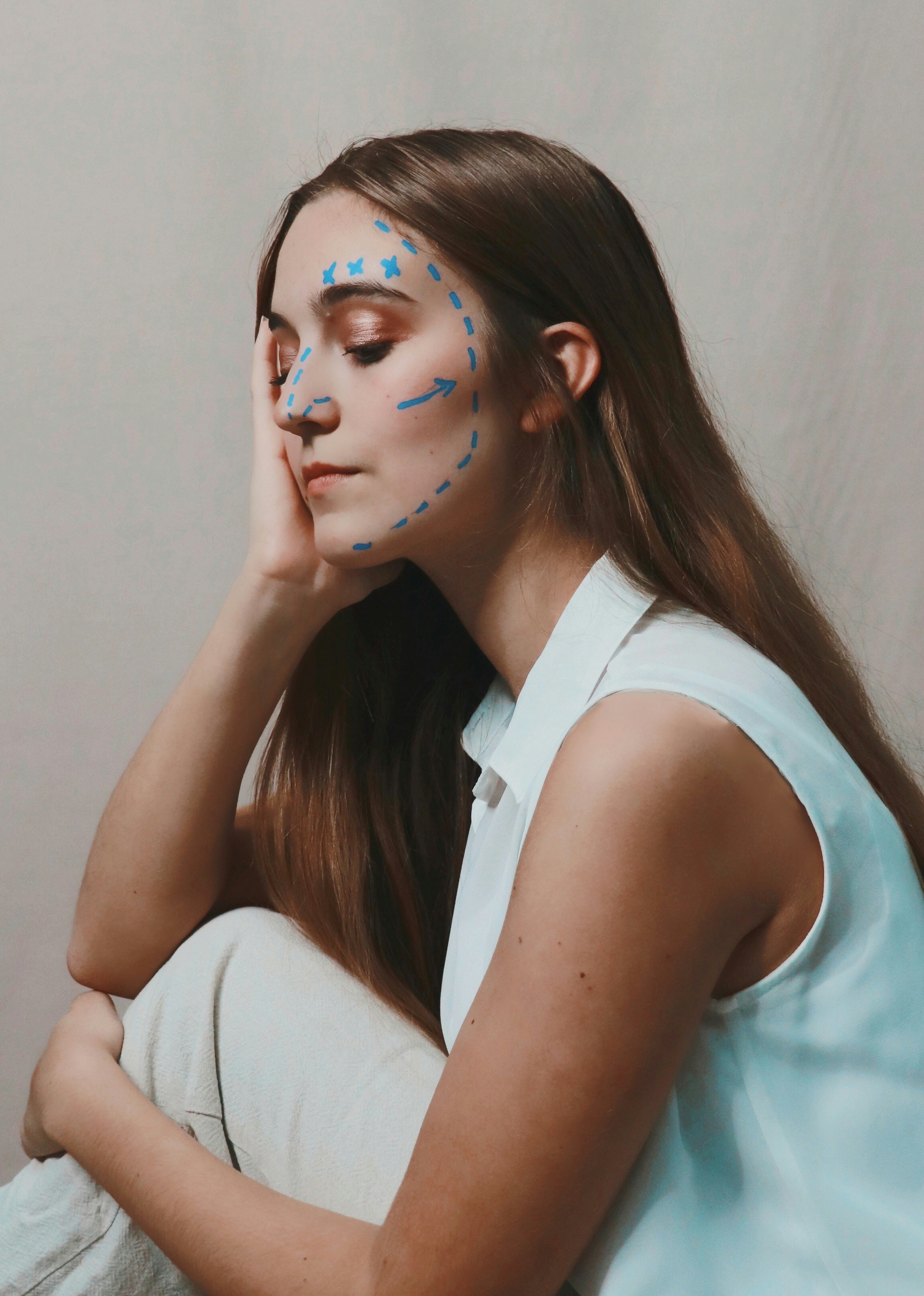 Une femme qui s'apprête à faire de traitement de beauté. | Photo : Unsplash