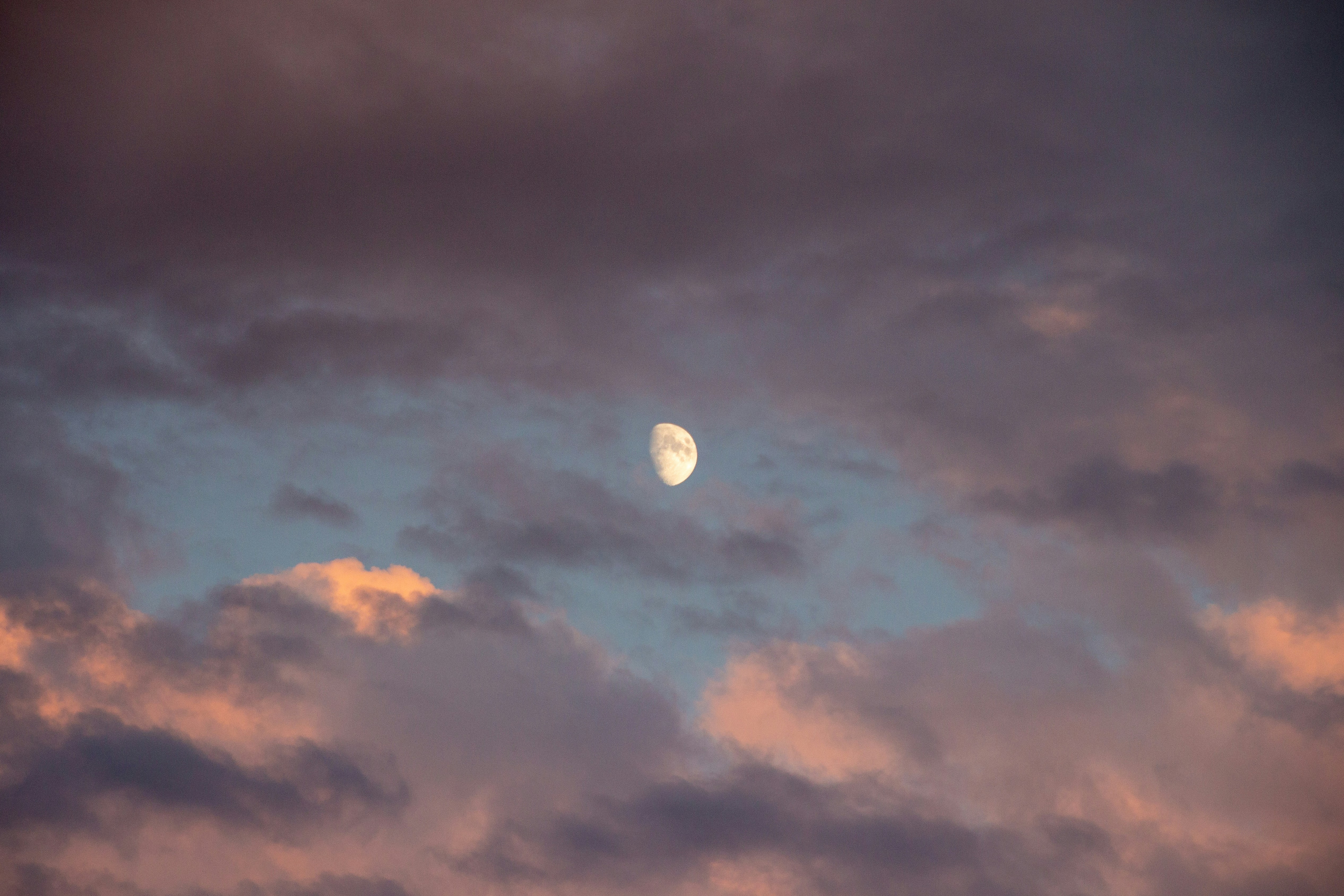 Luna piena nel cielo