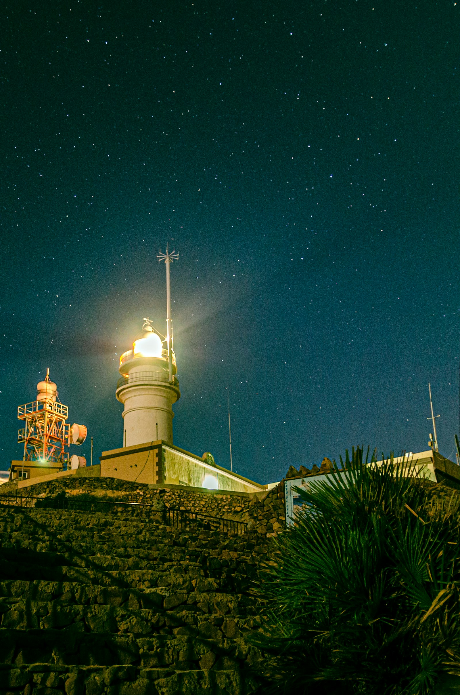 Nikon D7000 + Sigma 17-50mm F2.8 EX DC OS HSM sample photo. White and gold tower photography