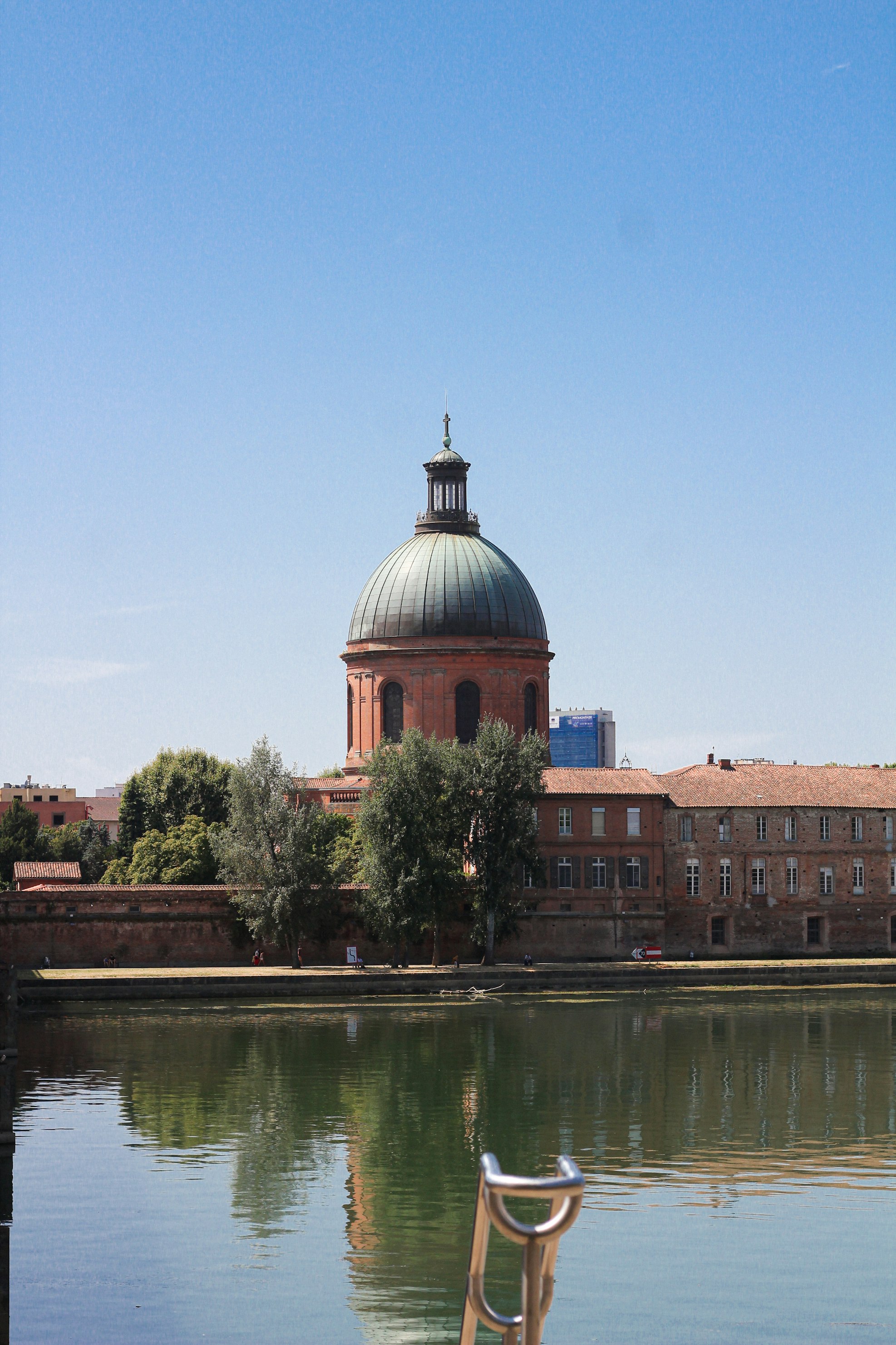 La ciudad francesa de Toulouse, junto al río. 