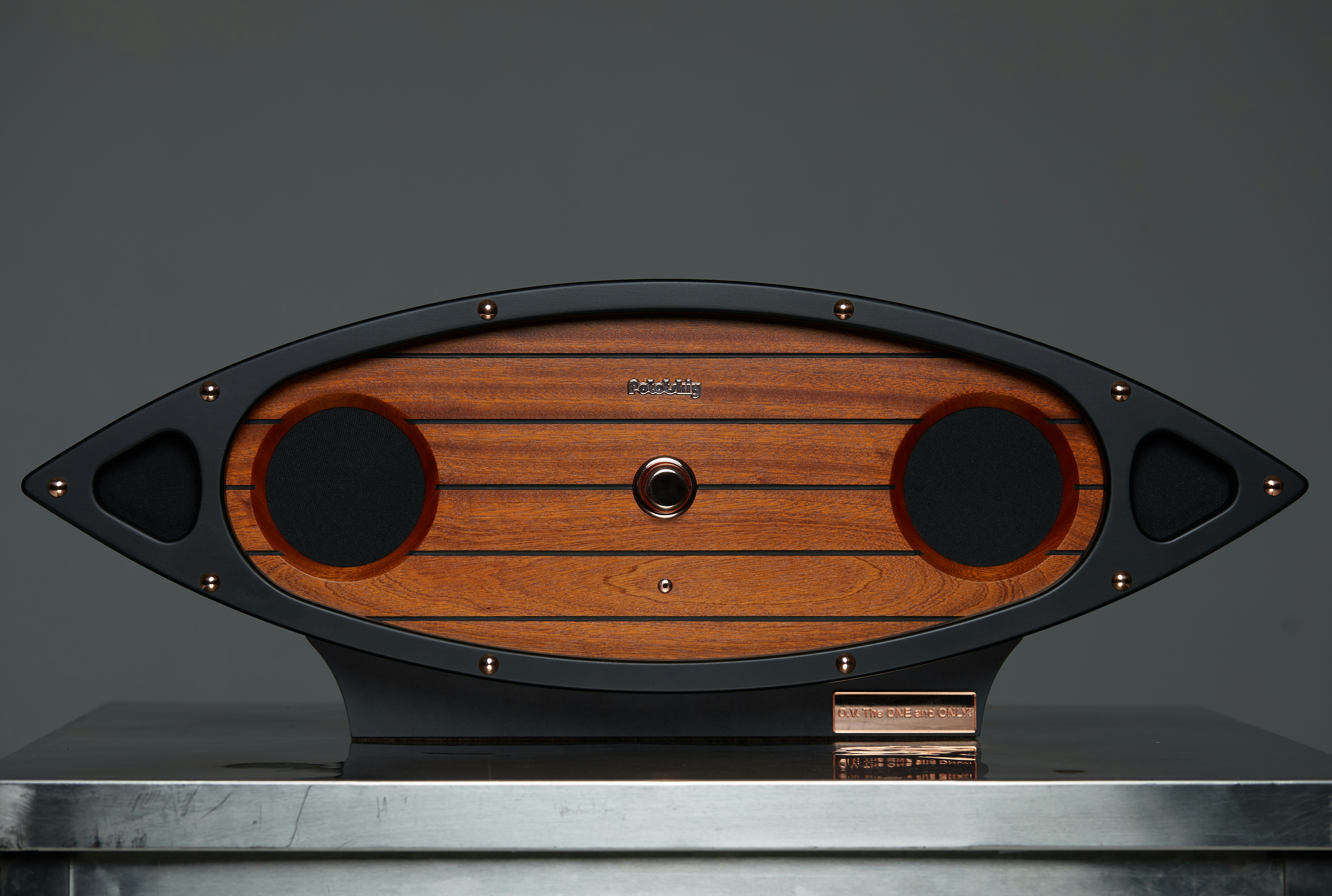 Mesa redonda marrón y negra