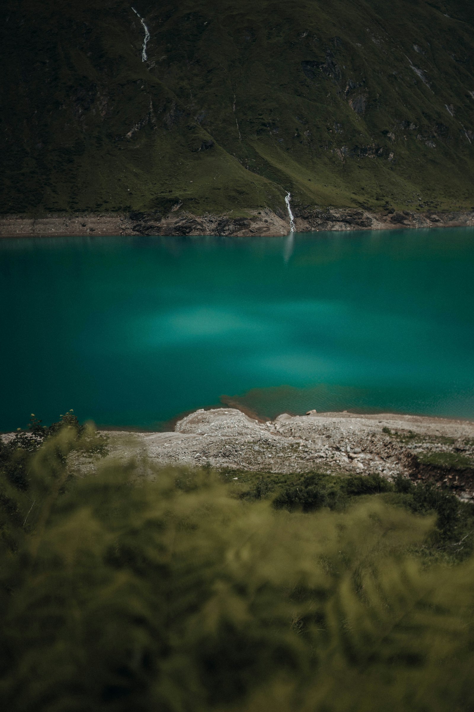 Sony a7 III + Sigma 35mm F1.4 DG HSM Art sample photo. Blue lake surrounded by photography