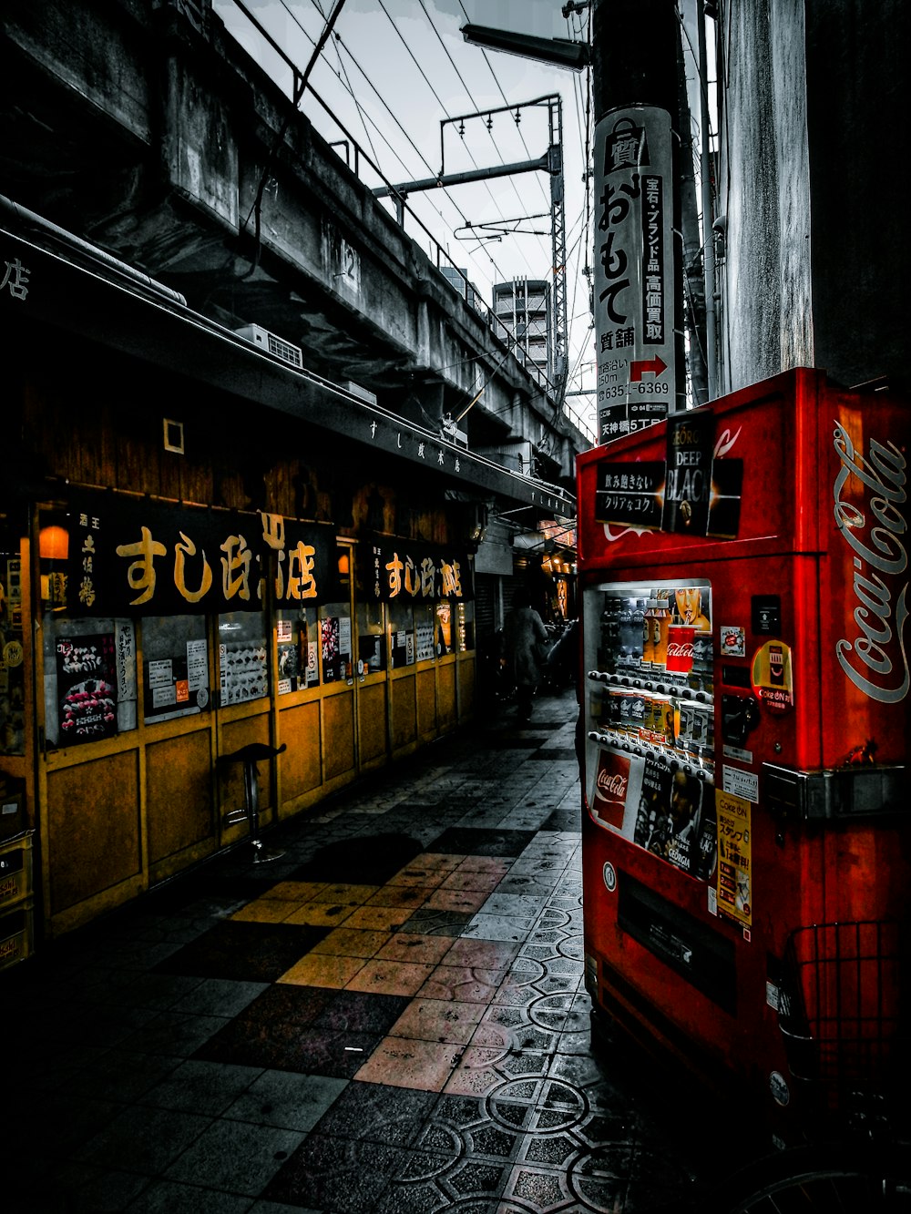 red coca cola vending machine