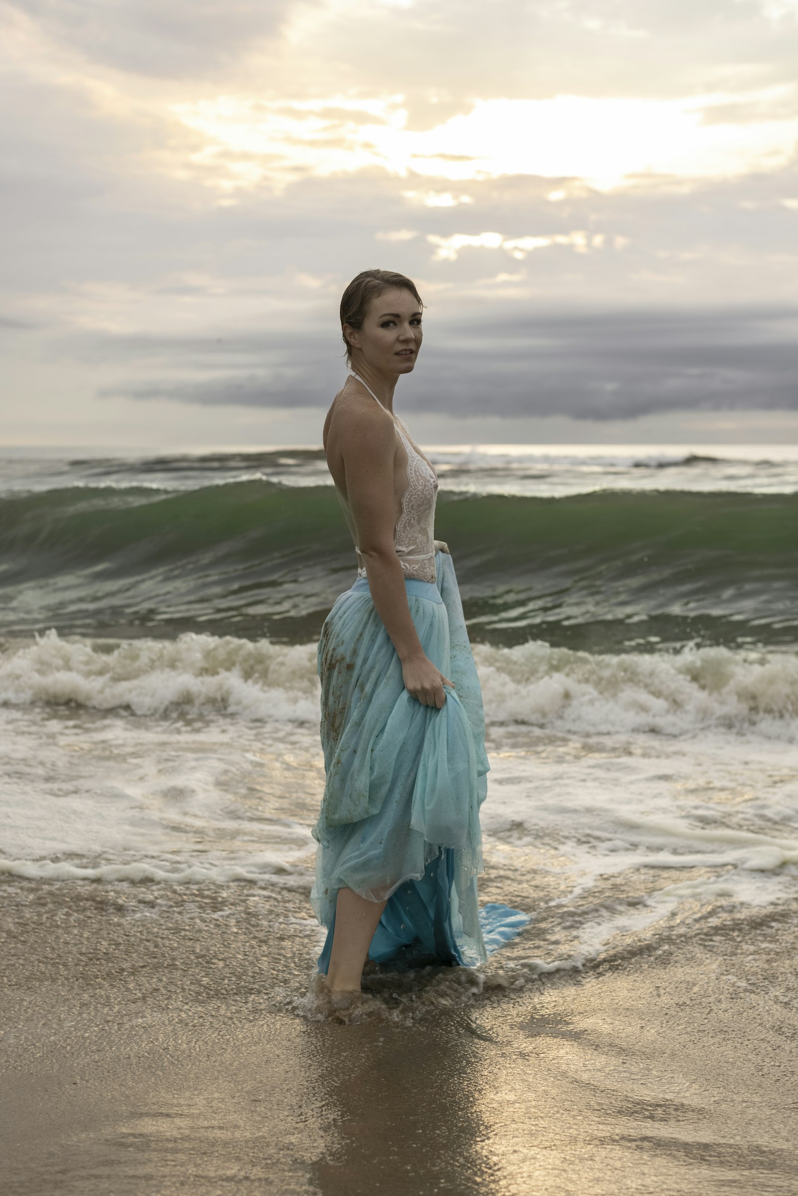 Canon EOS R5 sample photo. Woman in blue dress photography