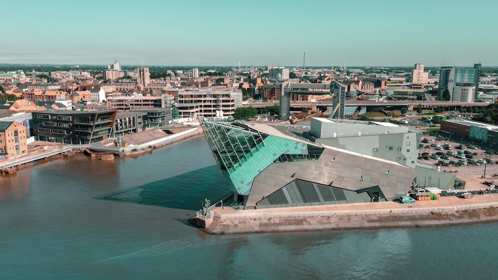 Vue aérienne des bâtiments de la ville pendant la journée