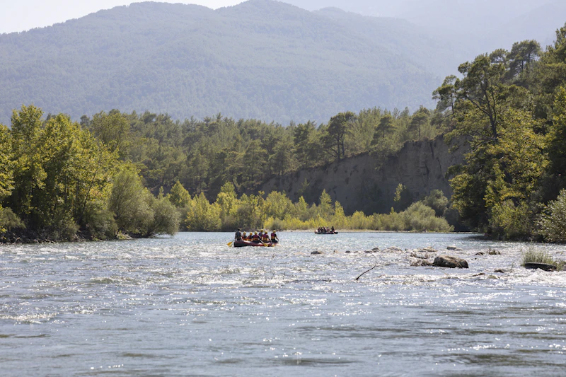 Bamboo rafting Loksado di Sungai Amandit kawasan Geopark Meratus