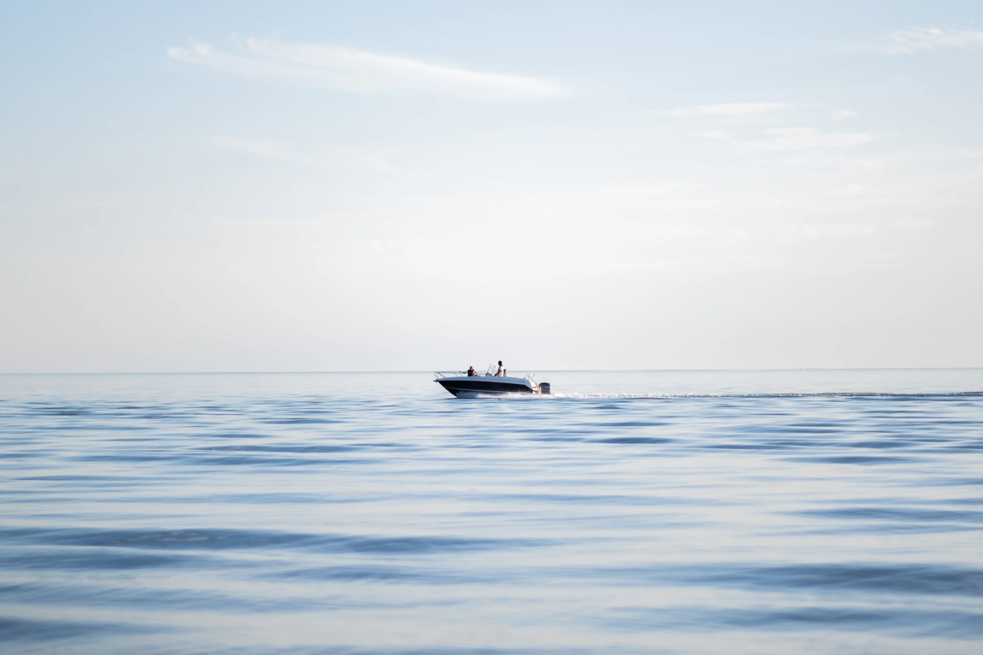 gray computer monitor