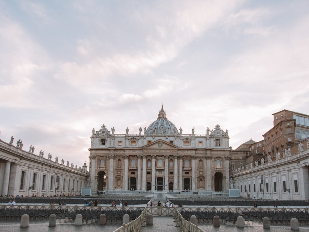 Exploring the Tiny Wonders A Comprehensive Guide to Vatican City, the Smallest Country on Earth