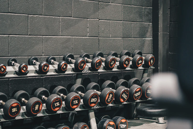 Kettlebells da área funcional da Left Academia