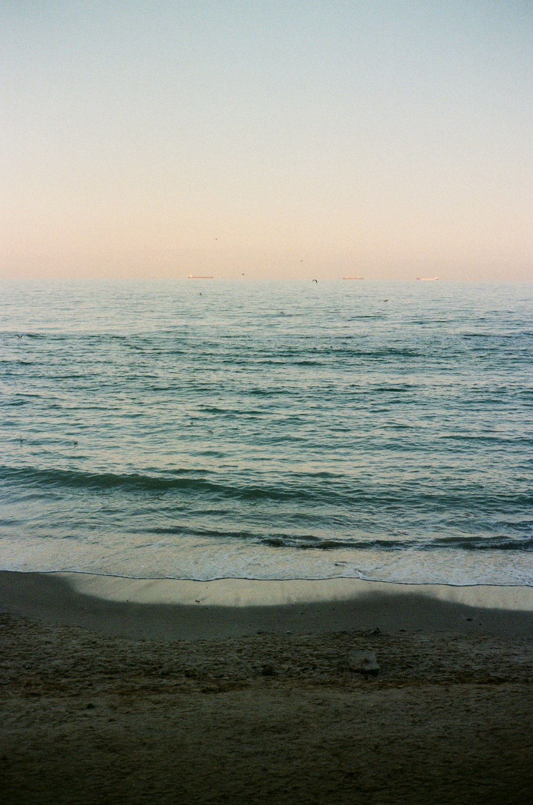 sea waves crashing on shore during daytime