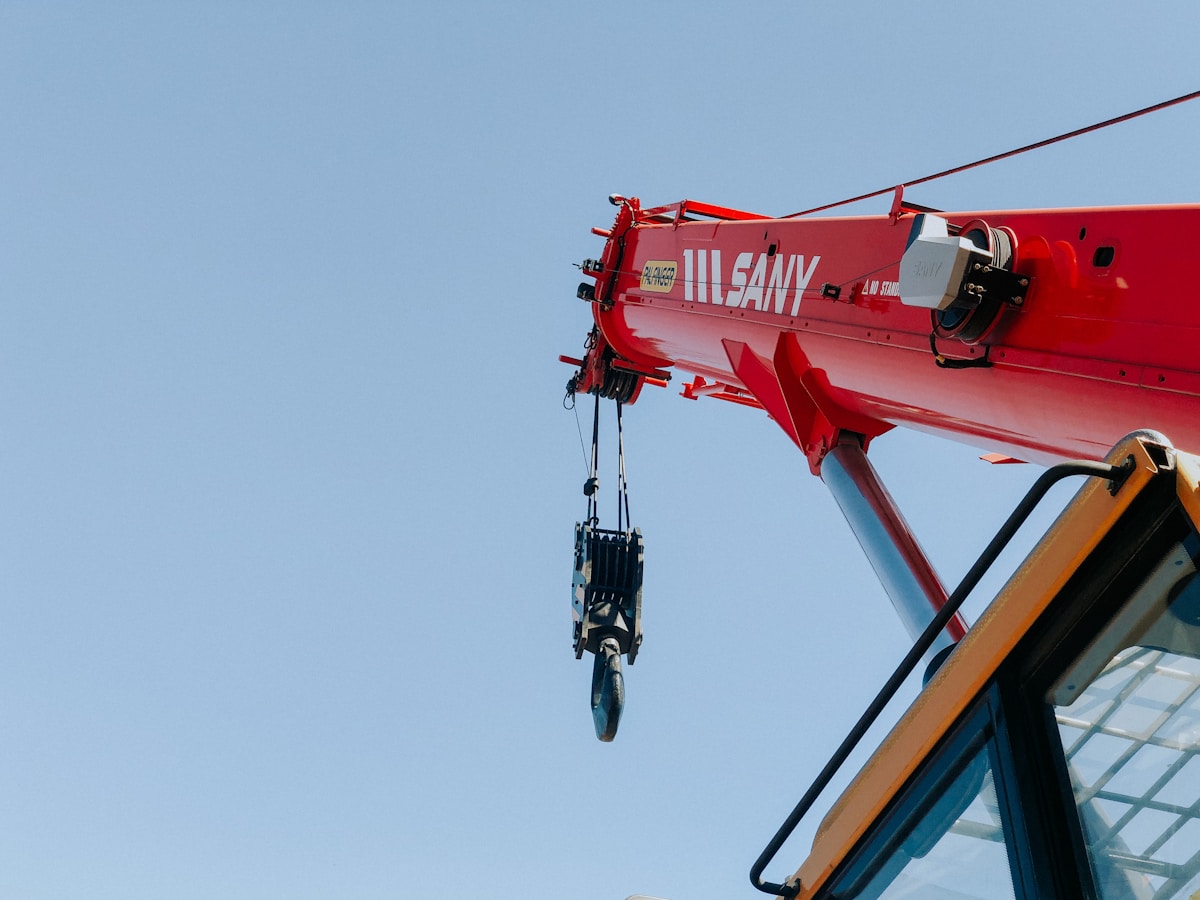 Lightweight crane rental image background image