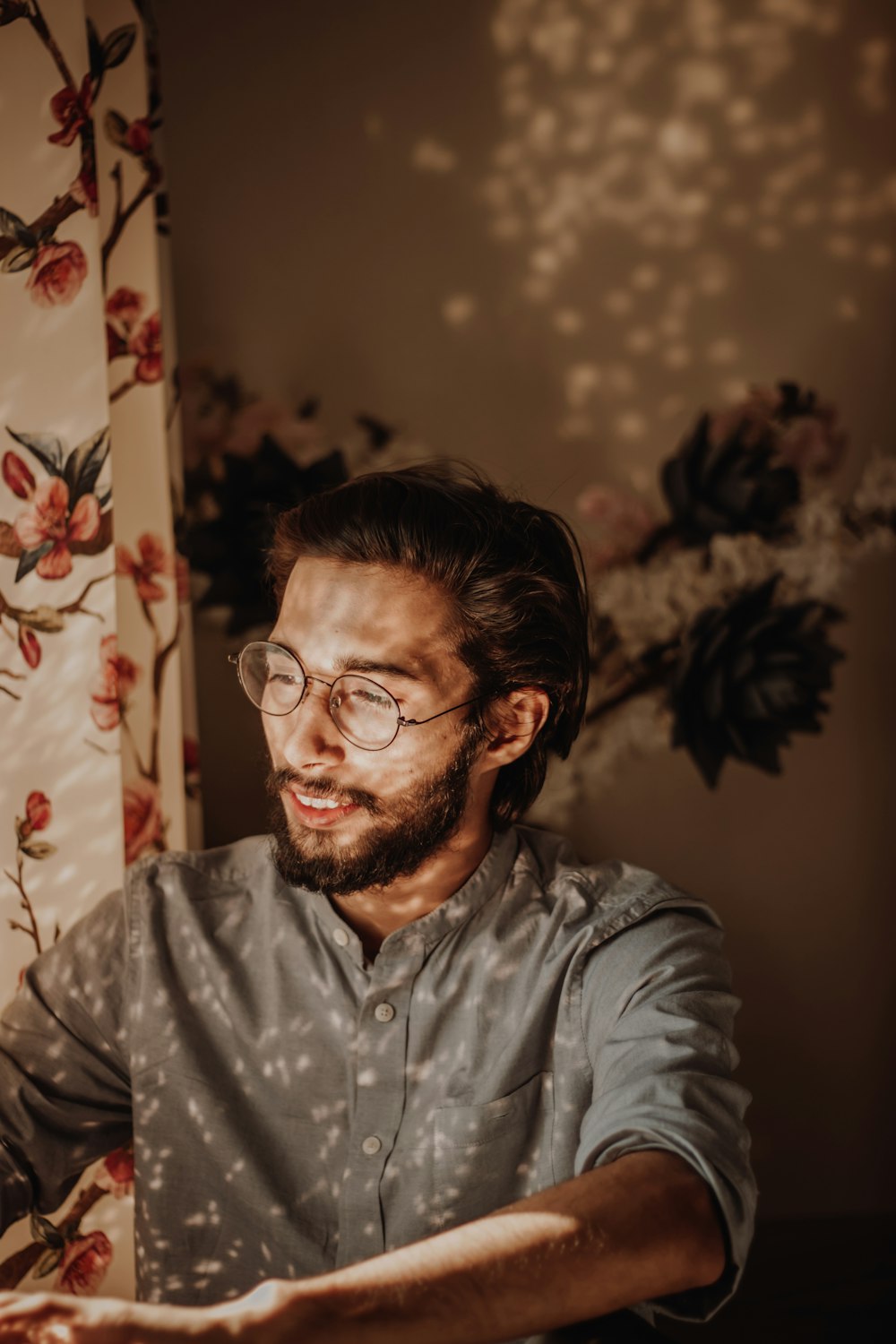 man in gray dress shirt wearing eyeglasses