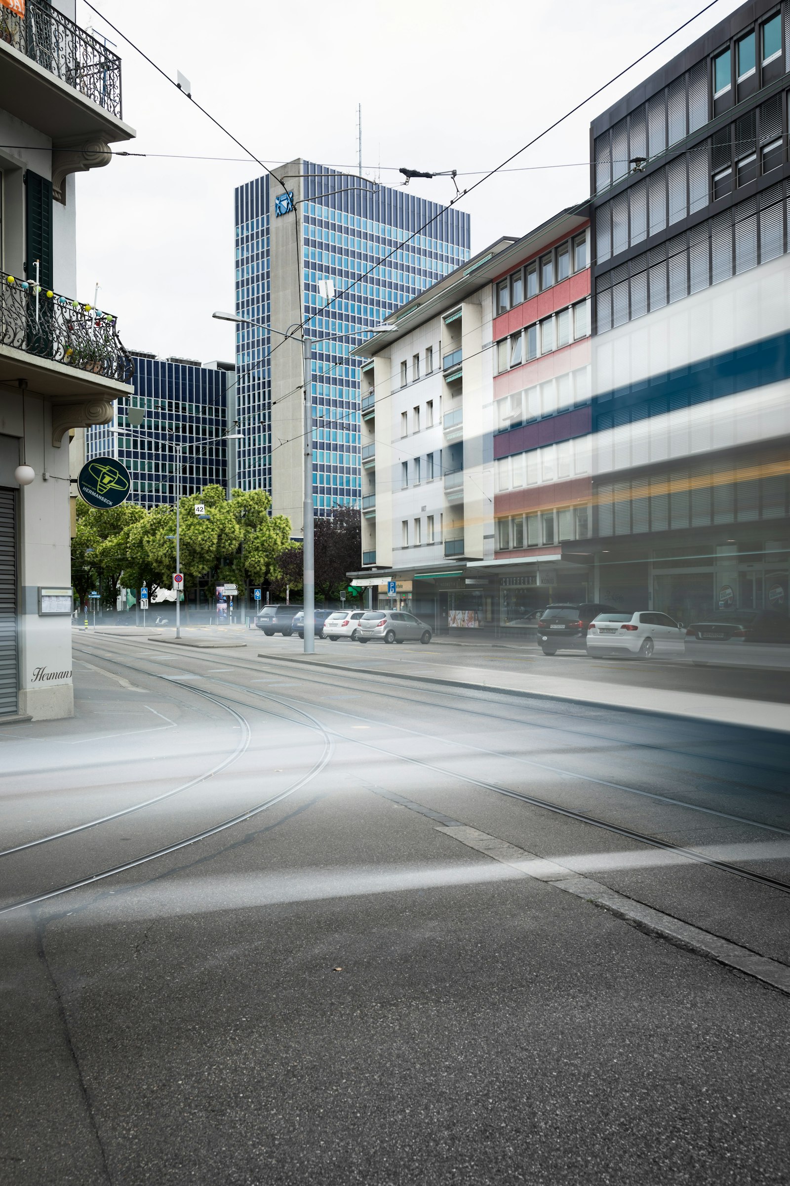 Canon EF 35mm F1.4L II USM sample photo. White and blue building photography