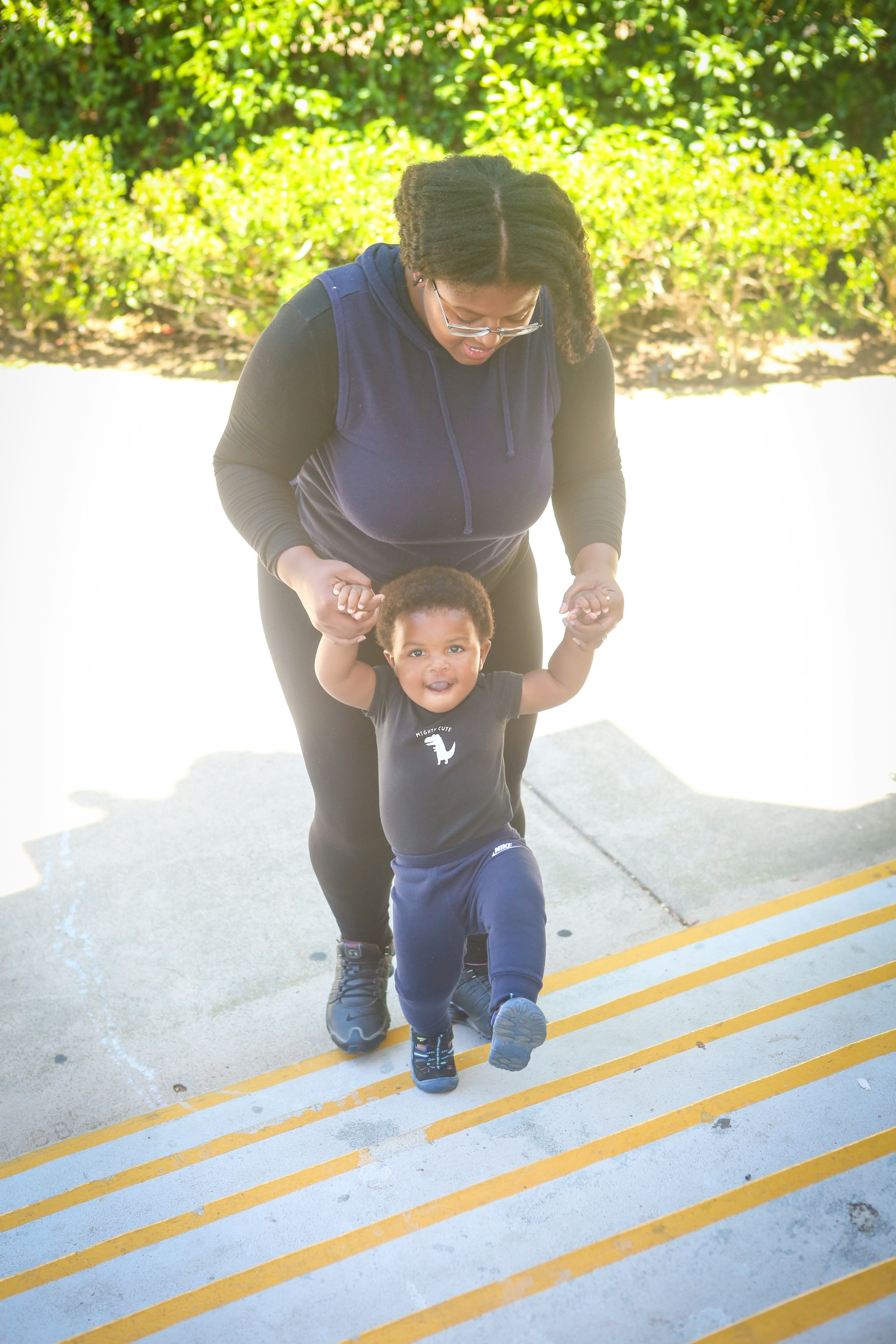 gray computer monitor