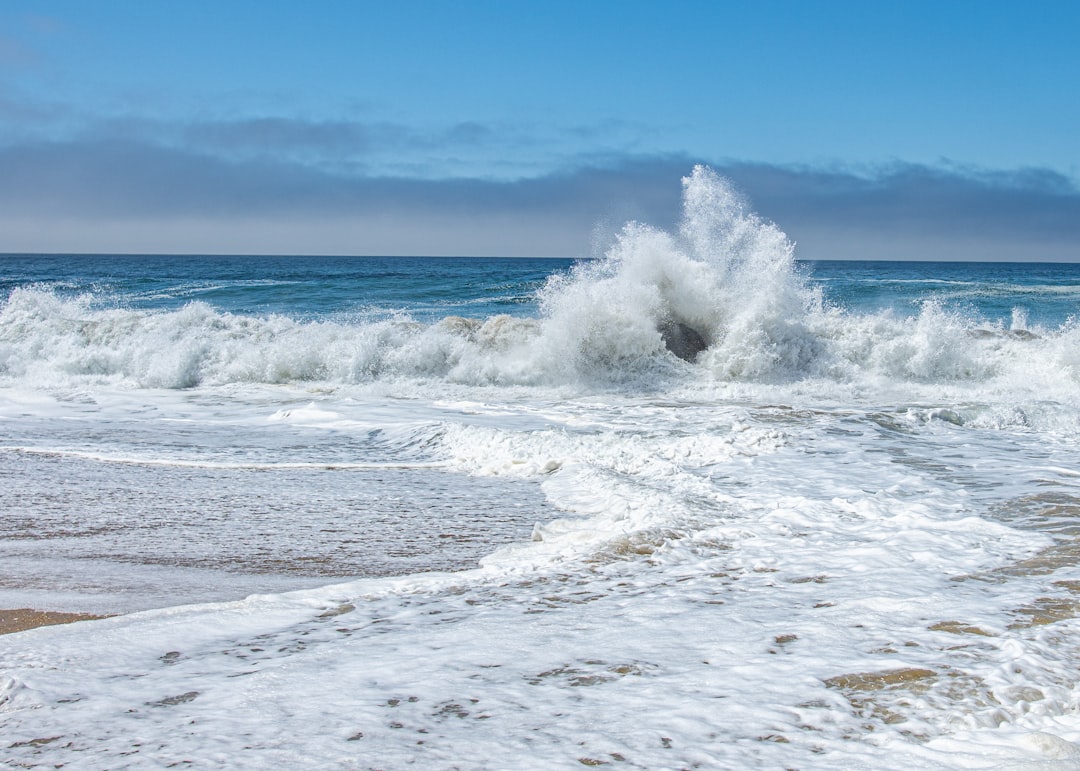 ocean waves crashing on shore during daytime