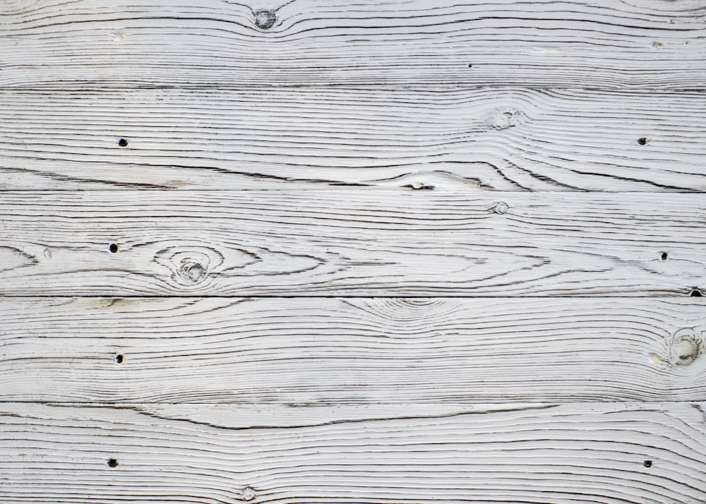 surface en bois blanc et gris