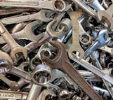 a pile of wrenches sitting next to each other