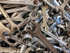 a pile of wrenches sitting next to each other
