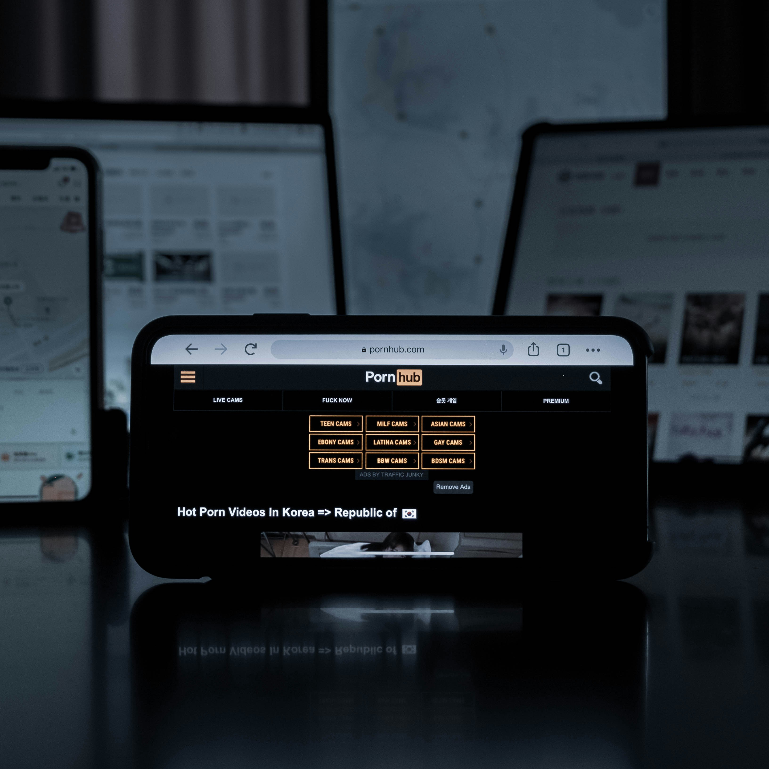Take your phone style to the next level with gorgeous phone wallpapers from Unsplash. Our community of professional photographers have contributed thousands of beautiful images, and all of them can be downloaded for free.