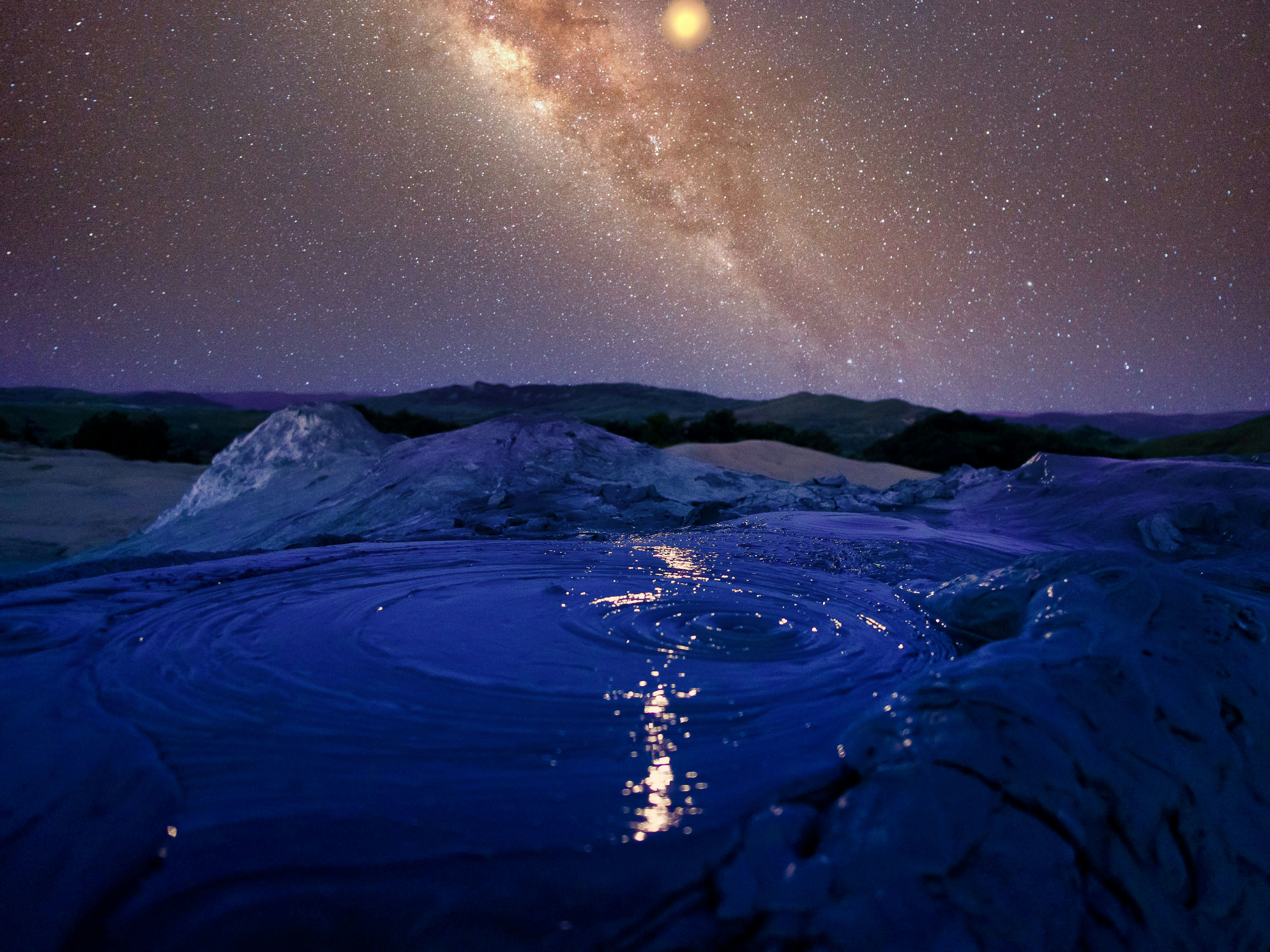 water waves under blue sky