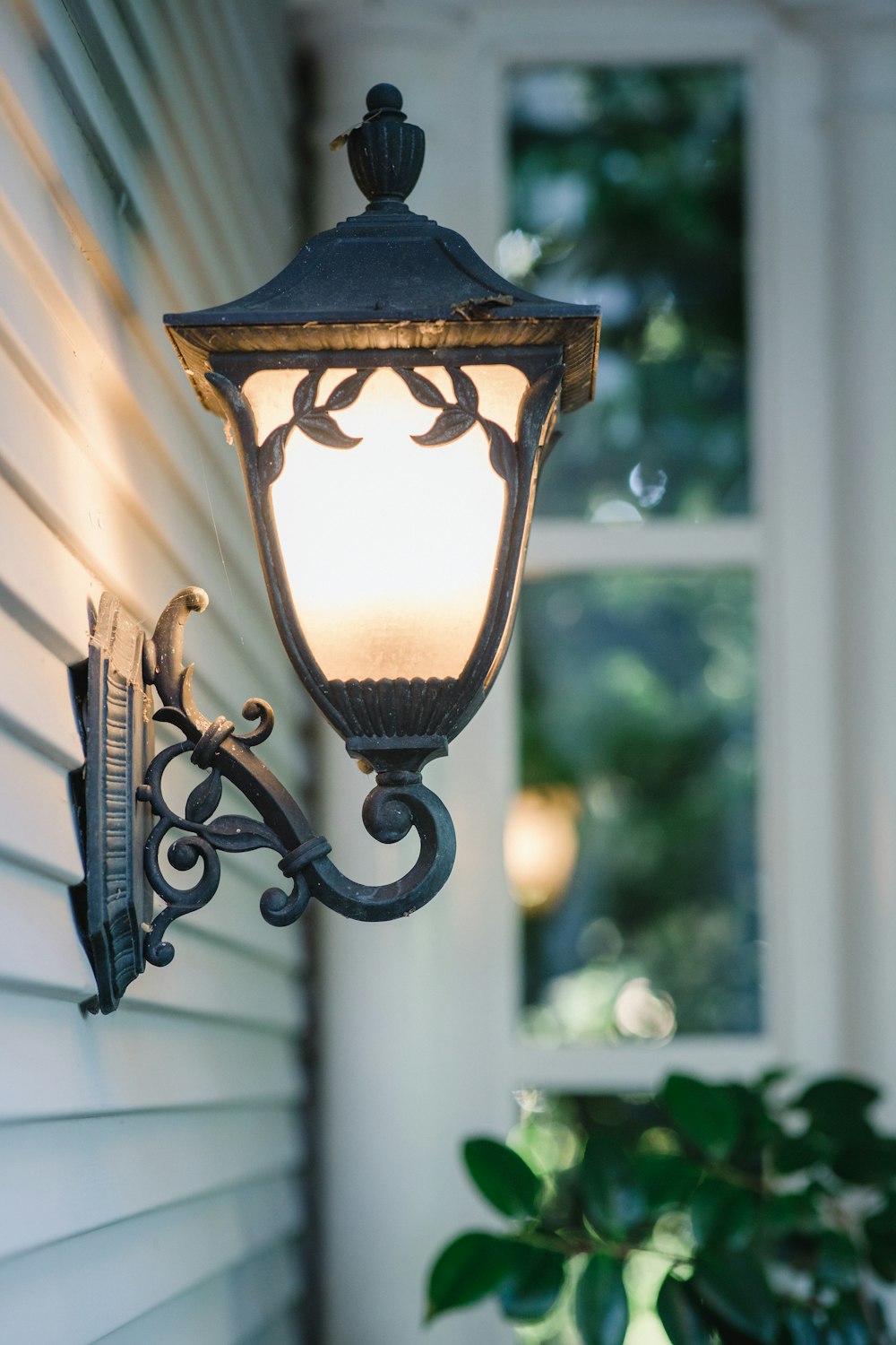 black and white sconce lamp