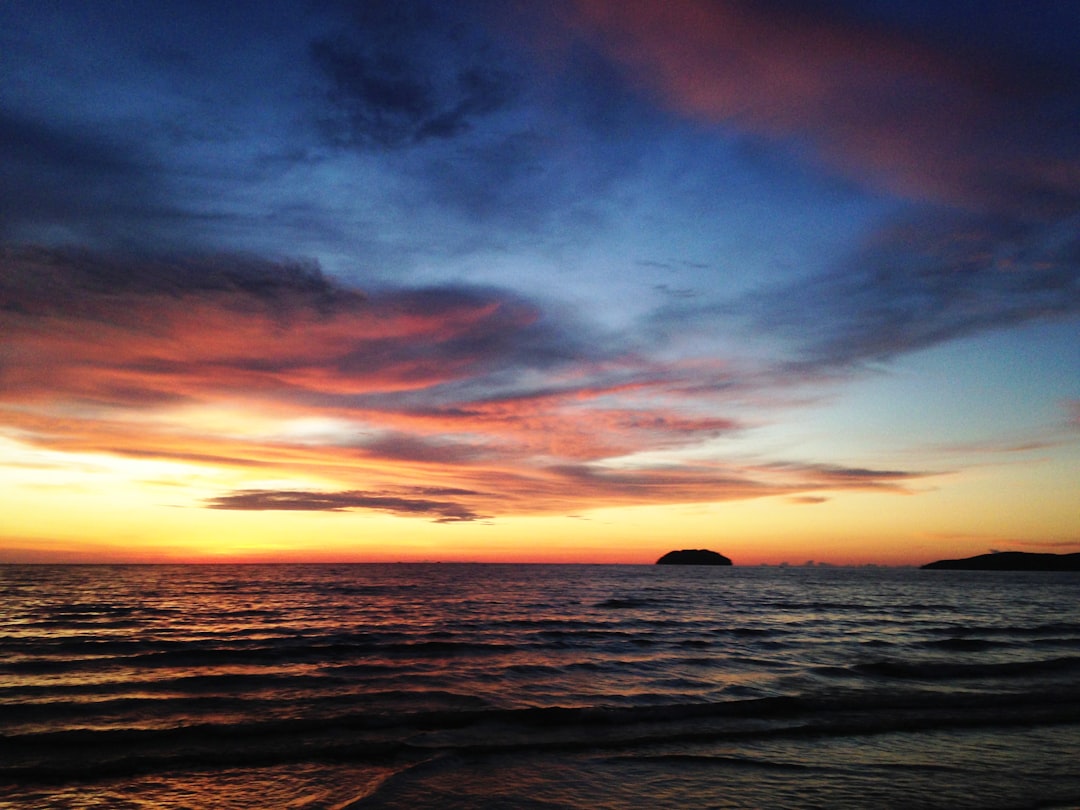 photo of Kota Kinabalu Ocean near Tanjung Aru