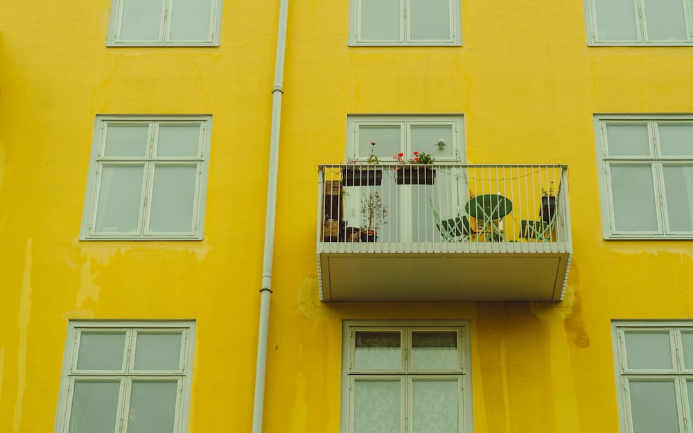 yellow and white concrete building