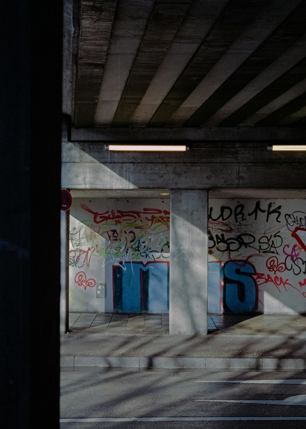 blue and red graffiti on wall