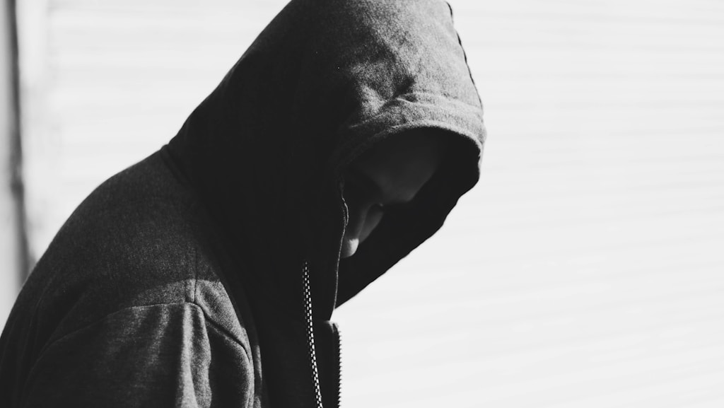 هودي الظل الرمادي