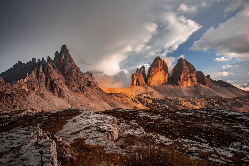 Tre Cime di Lavaredo en los Dolomitas al atardecer