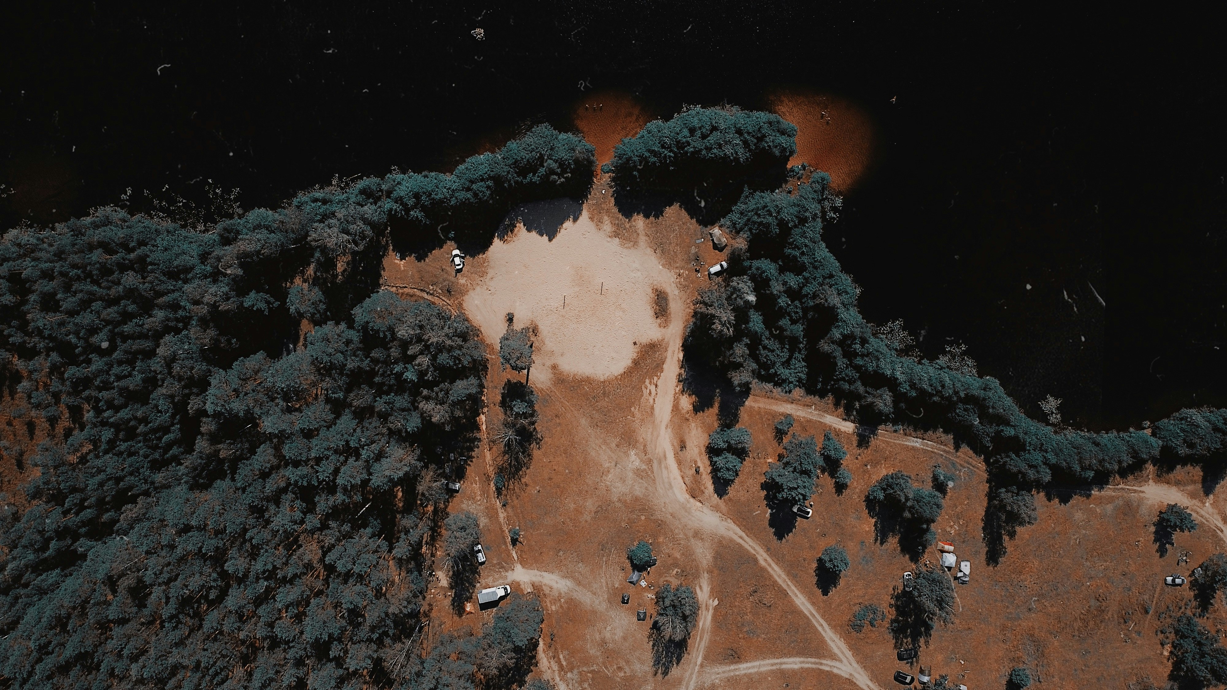 Braune und schwarze abstrakte Malerei